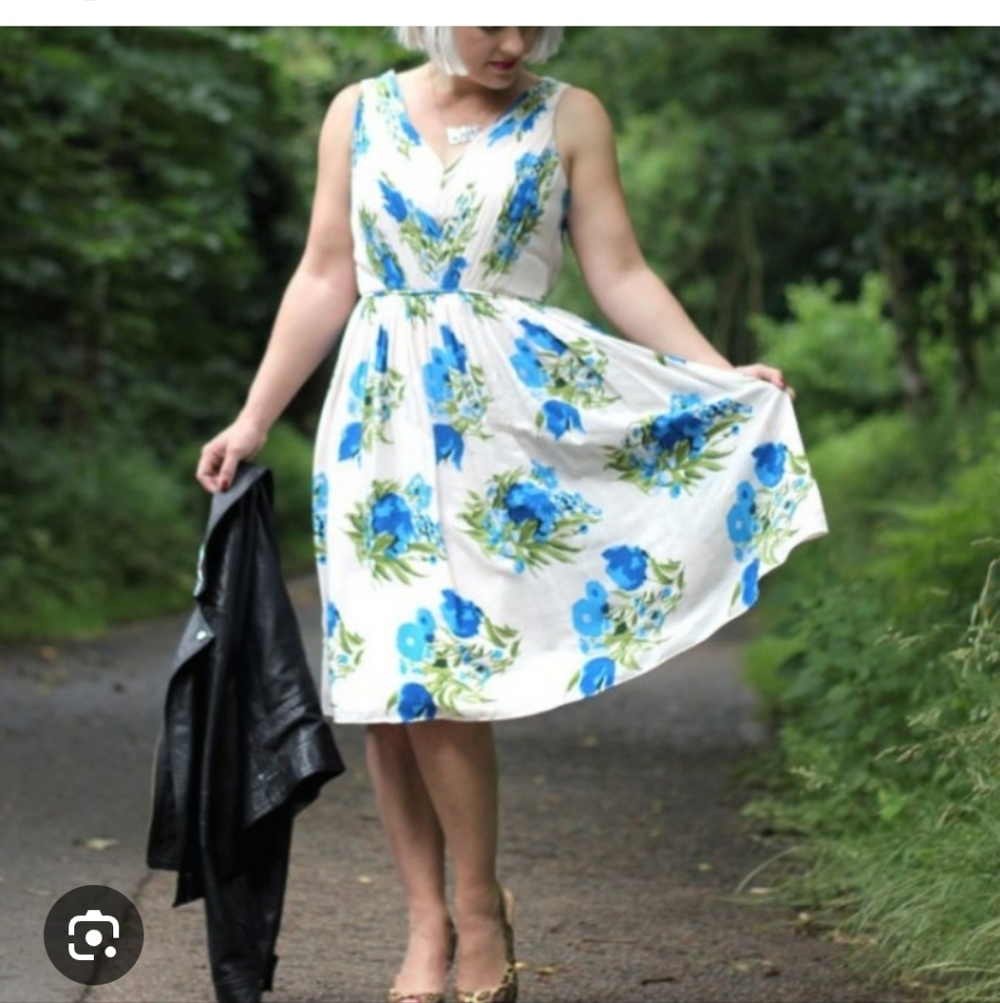 Boden Charming Floral White and Blue Dress. Size 10